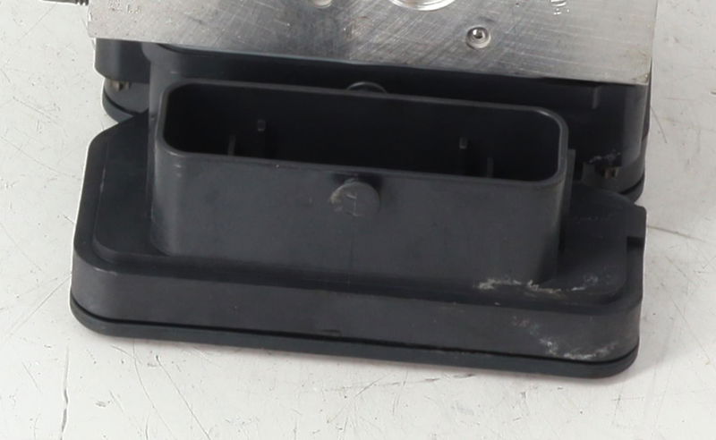 Unité hydraulique abs Renault TWINGO III (BCM_, BCA_) 1.0 sce 70 (2014) 5 portes