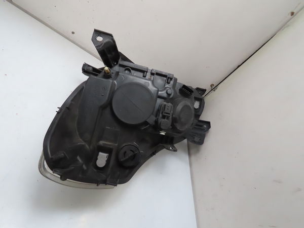 Phare droit Renault CLIO III (BR0-1, CR0-1) 1.4 16v (2005-2012)