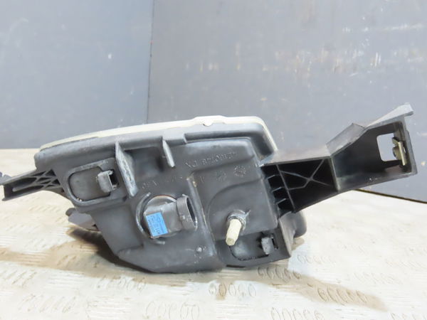 Phare antibrouillard avant droit Peugeot 407 (6D_) 2.0 hdi 135 (6drhrh, 6drhre, 6drhrg, 6drhrj) (2004-2010) 4 portes
