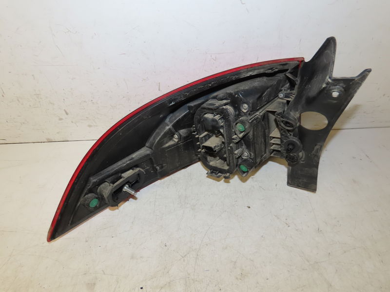 Feu arrière droit Renault CLIO IV Grandtour (KH_) 1.5 dci 90 (khn3, khn4) (2012) 5 portes