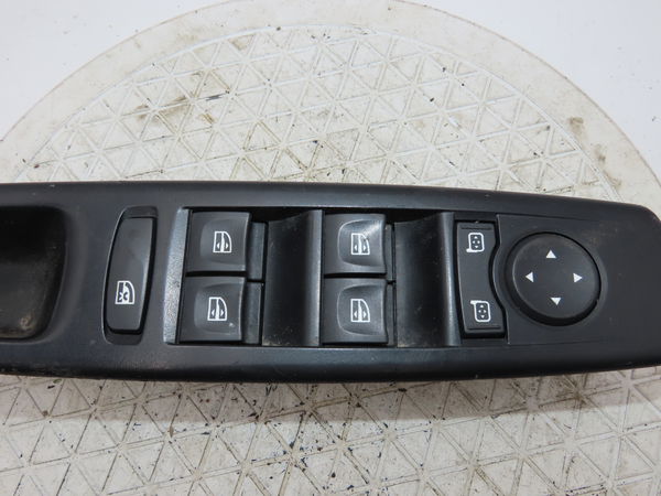 Commande lève-glace porte avant gauche Renault SCÉNIC III (JZ0-1_) 1.6 dci (jz00, jz12) (2011) 5 portes