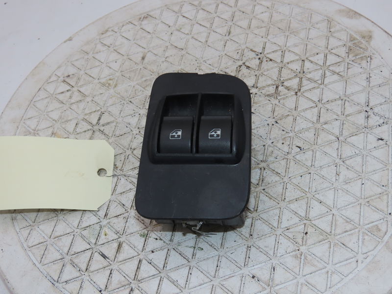Commande lève-glace porte avant gauche Peugeot BIPPER TEPEE 1.4 hdi (2008)