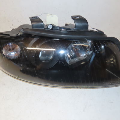 Phare droit Audi A4 B6 (8E2) 2.5 tdi quattro (2000-2004)
