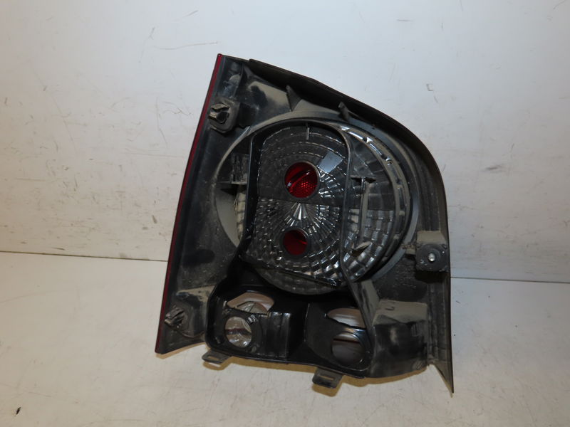 Feu arrière droit Volkswagen POLO (9N_, 9A_) 1.2 12v (2001-2007)