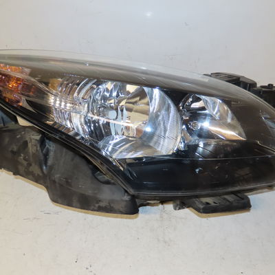 Phare droit Renault MEGANE III Grandtour (KZ0-1) 1.5 dci (kz09, kz0d, kz1g, kz29, kz14, kz1w, kz10, kz1f,... (2009) 5 portes