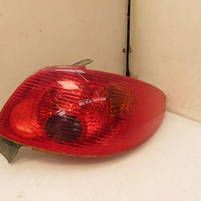 Feu arrière droit Peugeot 206 3-5 portes (2A-C) 1.1 i (1998-2007)