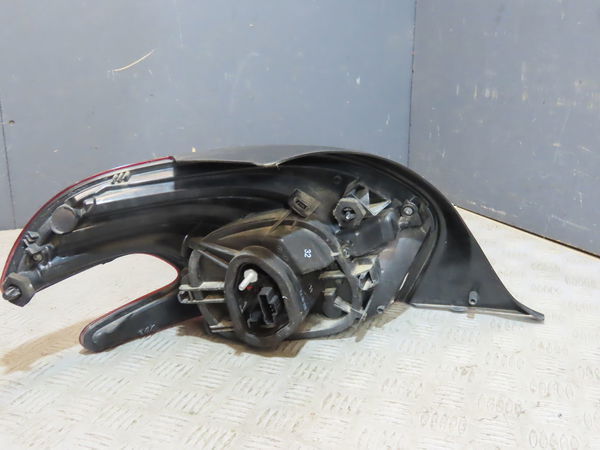 Feu arrière droit Peugeot 208 I (CA_, CC_) 1.2 puretech 82 (2018)