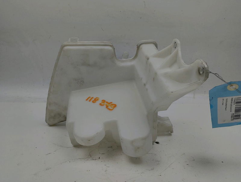 Reservoir lave-glace avant Toyota AURIS (_E18_) 1.2 (nre185_) (2015-2018)