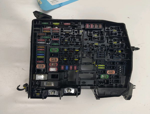 Boite a fusibles Toyota AURIS (_E18_) 1.2 (nre185_) (2015-2018)