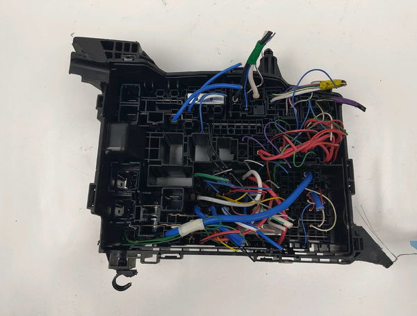 Boite a fusibles Toyota AURIS (_E18_) 1.2 (nre185_) (2015-2018)
