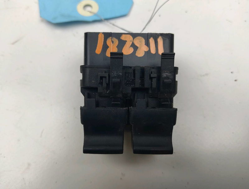 Commande lève-glace porte avant gauche Renault CLIO II (BB_, CB_) 1.5 dci (2003-2005)