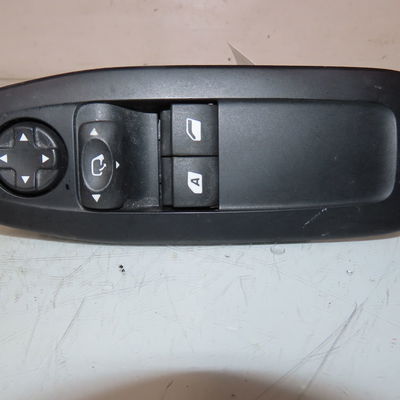 Commande lève-glace porte avant gauche Peugeot 208 I (CA_, CC_) 1.2 vti 82 (2012)