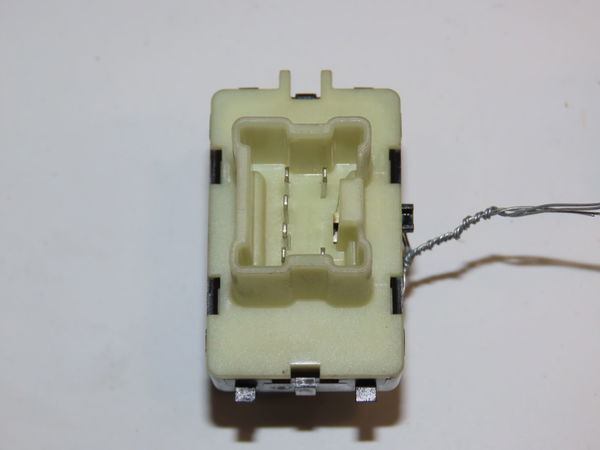 Commande lève-glace porte avant gauche Dacia LOGAN MCV II Tce 90 (k8m1) (2013)