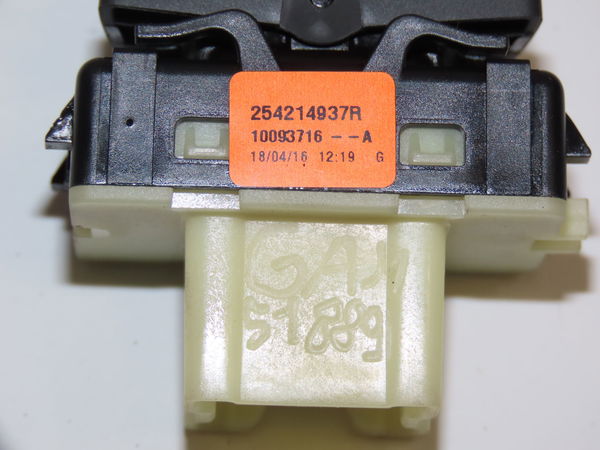 Commande lève-glace porte avant gauche Dacia LOGAN MCV II Tce 90 (k8m1) (2013)