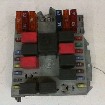 Platine fusible av Alfa romeo 147 (937_) 1.9 jtdm 8v (937.axd1a, 937.axu1a, 937.bxu1a) (2005-2010)