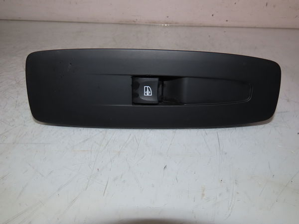 Commande lève-glace porte avant droite Renault MEGANE IV 3-5 portes (B9A-M-N_) 1.5 blue dci 115 (b9a6) (2018)