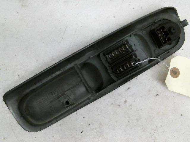 Commande lève-glace porte avant gauche Renault TWINGO I (C06_) 1.2 16v (c06c, c06d, c06k) (2001-2007) 3 portes
