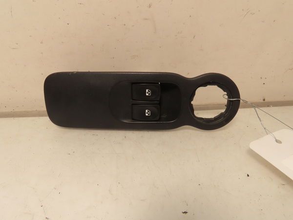 Commande lève-glace porte avant gauche Renault MODUS - GRAND MODUS (F-JP0_) 1.2 (jp0c, jp0k, fp0c, fp0k, fp0p, jp0p, jp0t) (2004) 5 portes