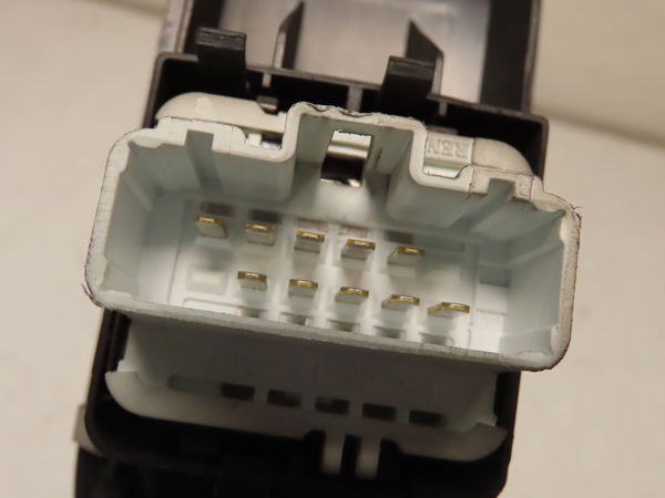 Commande lève-glace porte avant gauche Renault MODUS - GRAND MODUS (F-JP0_) 1.2 (jp0c, jp0k, fp0c, fp0k, fp0p, jp0p, jp0t) (2004) 5 portes