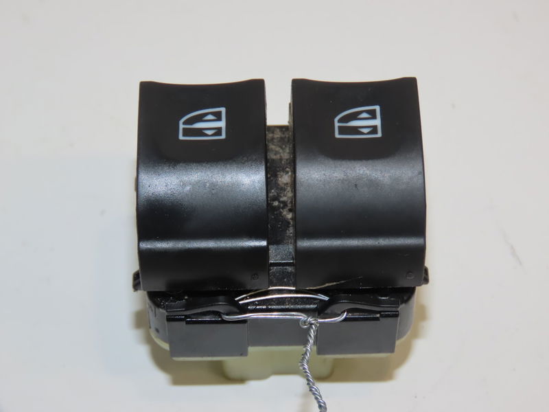 Commande lève-glace porte avant gauche Renault CLIO IV (BH_) 0.9 tce 90 (2012) 5 portes