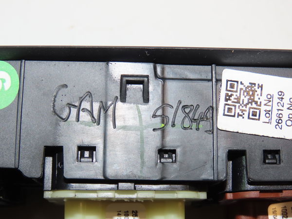 Commande lève-glace porte avant gauche Renault CAPTUR I (J5_, H5_) 1.2 tce 120 (2013)