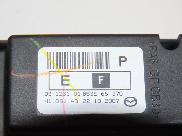 Commande lève-glace porte avant droite Mazda 3 (BK) 2.0 (bkep) (2003-2009)