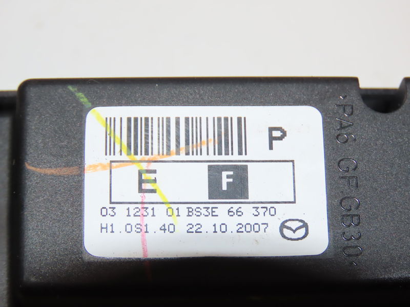 Commande lève-glace porte avant droite Mazda 3 (BK) 2.0 (bkep) (2003-2009)