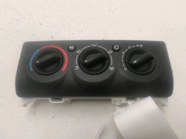 Commande de chauffage Renault CLIO II (BB_, CB_) 1.2 16v (bb05, bb0w, bb11, bb27, bb2t, bb2u, bb2v, cb05,... (2001-2016) 3 portes