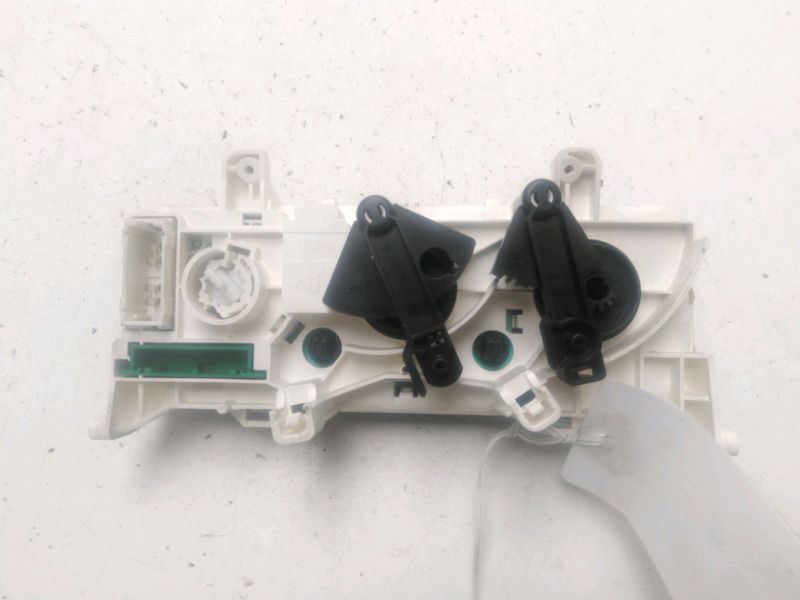 Commande de chauffage Renault CLIO II (BB_, CB_) 1.2 16v (bb05, bb0w, bb11, bb27, bb2t, bb2u, bb2v, cb05,... (2001-2016) 3 portes