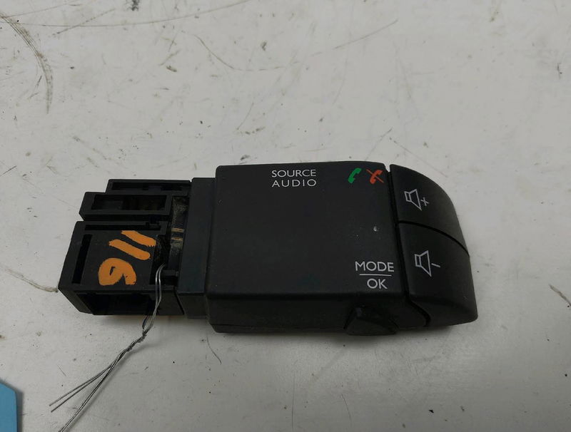 Commande autoradio Renault TWINGO III (BCM_, BCA_) 0.9 tce 95 (2019)