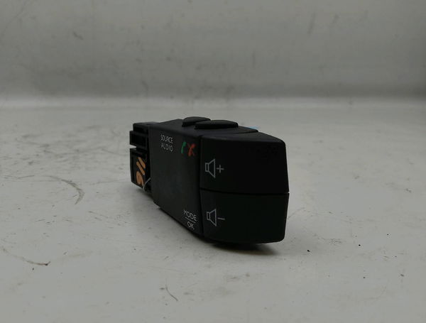 Commande autoradio Renault TWINGO III (BCM_, BCA_) 0.9 tce 95 (2019)