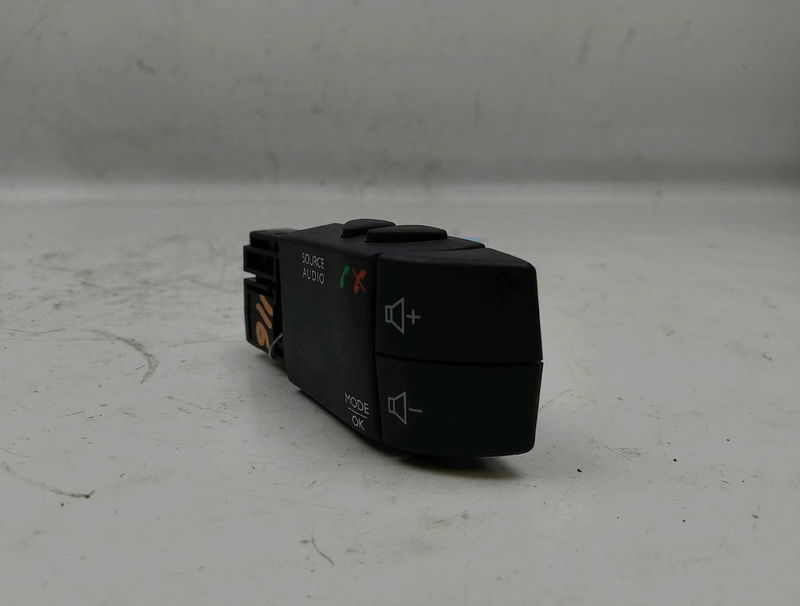 Commande autoradio Renault TWINGO III (BCM_, BCA_) 0.9 tce 95 (2019)