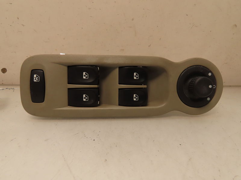 Commande lève-glace porte avant gauche Renault MODUS - GRAND MODUS (F-JP0_) 1.4 (jp01, jp0j) (2004)
