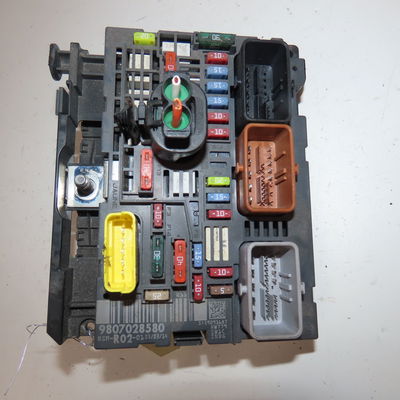 Boite a fusibles Peugeot 3008 Monospace (0U_) 1.6 hdi (2009-2016) 5 portes
