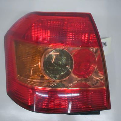 Feu arrière droit Toyota COROLLA (_E12_) 1.4 d (nde120_) (2004-2007) 5 portes