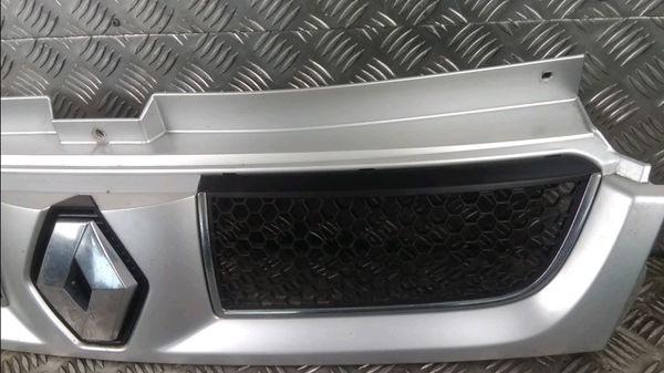 Calandre Renault TRAFIC II Camionnette (FL) 1.9 dci 100 (fl0c) (2001-2006)