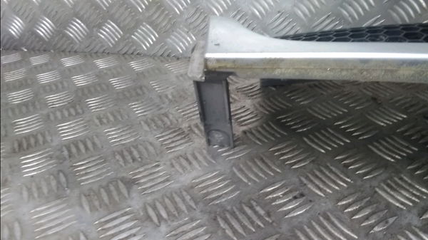 Calandre Renault TRAFIC II Camionnette (FL) 1.9 dci 100 (fl0c) (2001-2006)