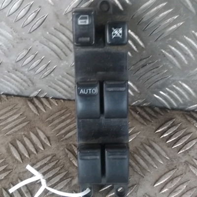 Commande lève-glace porte avant gauche Nissan X-TRAIL I (T30) 2.2 di 4x4 (2001-2005)