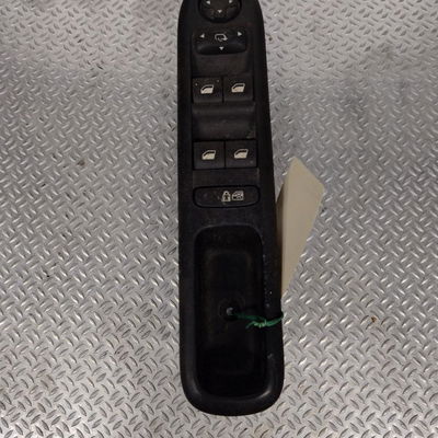 Commande lève-glace porte avant gauche PEUGEOT 3008 1  0