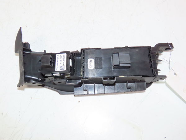Commande lève-glace porte avant gauche Audi Q2 (GAB, GAG) 35 tdi (2016)