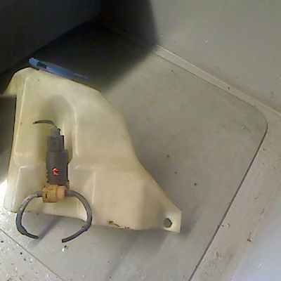Reservoir lave-glace avant VOLKSWAGEN POLO III Phase 1 10-1994--11-1999 1.4i 8v 60ch