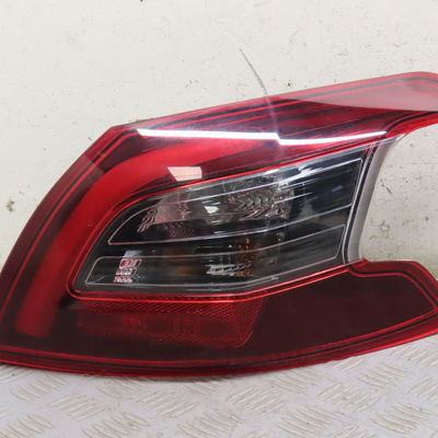 Feu arrière droit Peugeot 308 II (LB_, LP_, LW_, LH_, L3_) 1.5 bluehdi 130 (2017-2021)