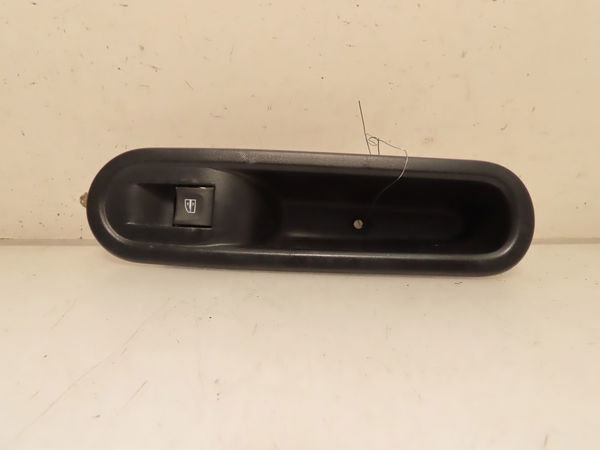 Commande lève-glace porte avant droite Renault TWINGO III (BCM_, BCA_) 0.9 tce 90 (2014) 5 portes
