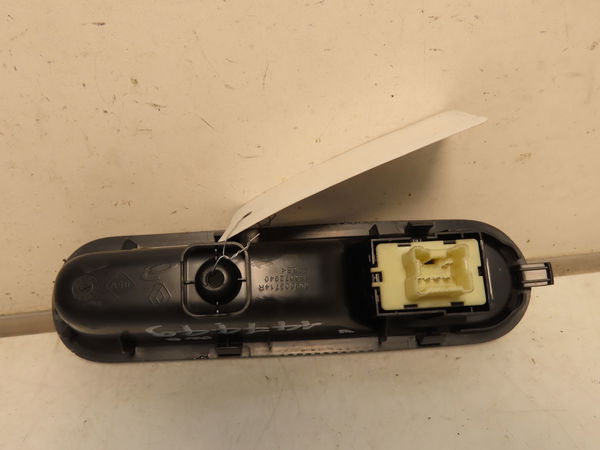 Commande lève-glace porte avant droite Renault TWINGO III (BCM_, BCA_) 0.9 tce 90 (2014) 5 portes