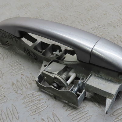 Poignee ext porte ard Peugeot 5008 (0U_, 0E_) 1.6 bluehdi 120 (2014-2017) 5 portes