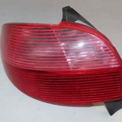 Feu arrière gauche Peugeot 206 3-5 portes (2A-C) 1.4 i (1998-2012) 3 portes