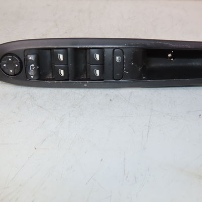 Commande lève-glace porte avant gauche Citroën C4 II (NC_) 1.6 bluehdi 120 (2015)