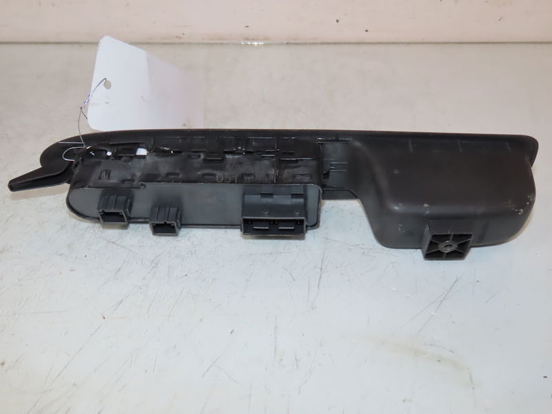 Commande lève-glace porte avant gauche Citroën C4 II (NC_) 1.6 bluehdi 120 (2015)