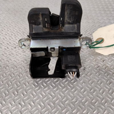 Moteur electrique de hayon-coffre Volkswagen GOLF VI (5K1) 1.6 tdi (2009-2012) 5 portes