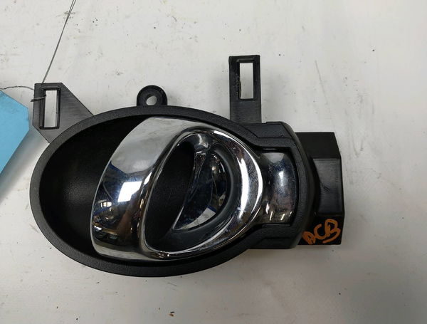 Poignee int porte arg Nissan NOTE (E12) 1.5 dci (2013)